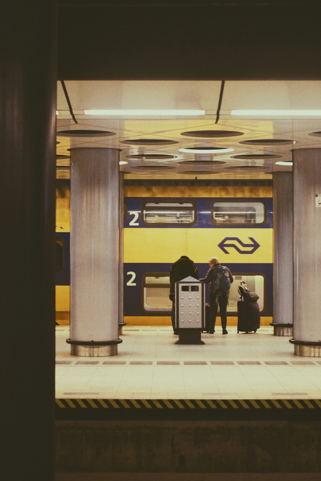 Como usar o trem para ir do aeroporto de Schiphol até a estação central em&nbsp;Amsterdam